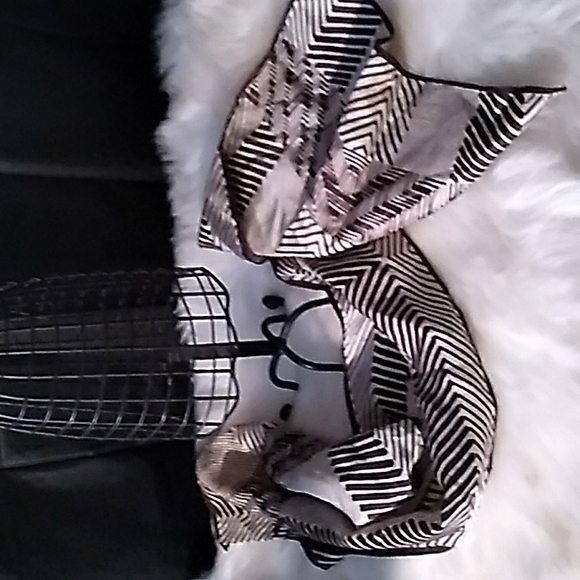 SCARVES - Picture 9 of 11